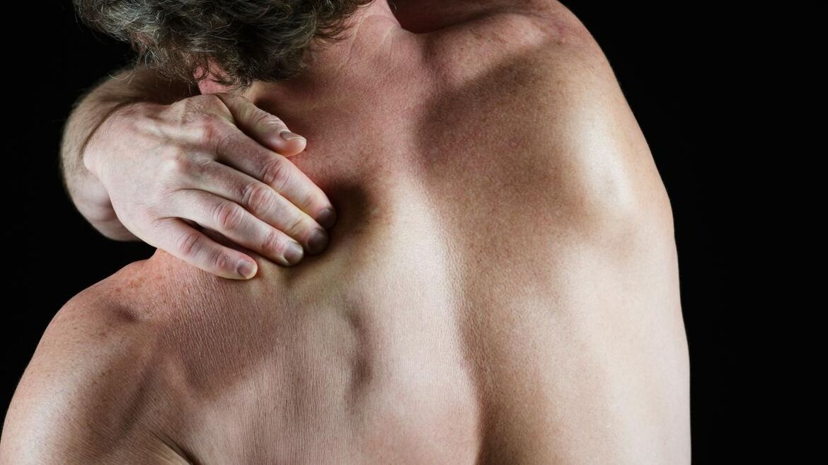 back pain under left shoulder blade